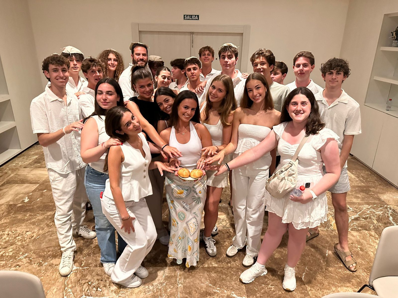 Jewish teens gathered for Shabbat on a Federation teen exchange